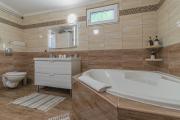 LakeLine Residence w AC by NW