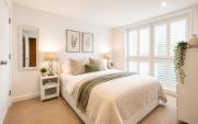 Bell House Wimbledon Stylish 3BR Home with Parking