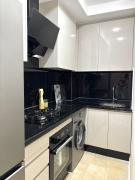 Modern Oasis Studio Balcony, Parking & WiFi