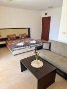 Guest House Kremena suites in Sv Vlas with swimming pool