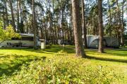 Urlaub im Wohnwagen mitten im Wald