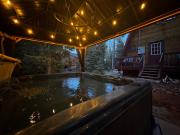 Covered Hot Tub Getaway Sleeps 9