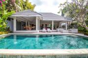 Villa Imbuh 2 - Tropical Oasis 3BR in Central Canggu