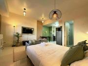 9k Newport Cozy Studio One Palm Tree Near NAIA Balcony