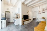 KeyRoom Patio & Parking near Lake Como
