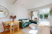 Bright 2BR Home with Patio Near West End & Tube