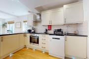 Bright 2BR Home with Patio Near West End & Tube