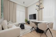 Spacious Apartment with 3 Bedrooms, Garden and Parking by Renters Prestige