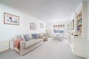 Bright Two-Bed Flat in Covent Garden: Serenity Meets Buzz