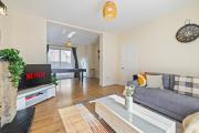 Contractor ready 6 bed Home with Desks parking for multiple vans