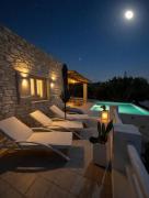 Villa Giorgianna -near Aliki beach with pool