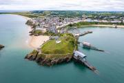 The Tides - Newly refurbished, free parking, Tenby