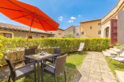 Le Acetaie With Shared Pool - Happy Rentals