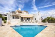 Pequena Torre Pequena Torre