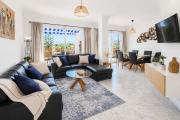 Golf, pool, panoramic terrace, mountain, luxury
