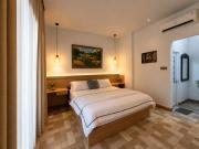 Holi Saren Guest House