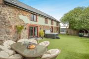 6 Bed in Holsworthy oc-s41430