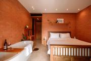 Easterly Room 02
