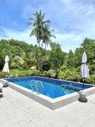 1-Bedroom House with Shared Pool