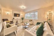 Grand 4BR Home Near Heathrow Free Parking & Garden