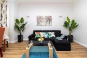 The Eden Central - Large Modern Apartment near Station