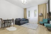 New 1BR Apt steps to Nivy and Bus Station