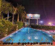 Highway Resort With Swimming pool & Spa