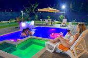 Hermosa Villa con vista a la montaña, Piscina, BBQ, Jacuzzi, Rio cerca