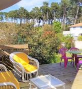 Grand lodge sous les pins avec jardin