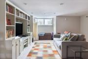 Explore Sights of Washington from Spacious Crib