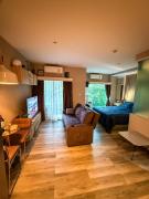 Cozy Nature Escape Spa Tub Mountain View