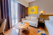 Luxury King Suite, Pool and Stunning Skyline Views