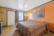 Currys Motel by OYO Saginaw MI