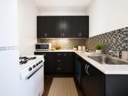 2-Bedroom West End Retreat Walk to Beach, Robson and Denman