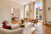 Suite Avenue des Champs-Élysées : Luxe Parisien