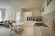 FRGK RUE HOCHE Luxury 2BR - Large Terrace - 2 min Palais