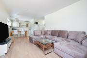 Padriku Apartment with a balcony,near to central,Self Check In 24 7,FREE Parking