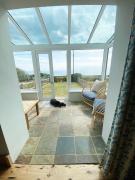 Homely Coastguard Cottage, Sea Views & Beach