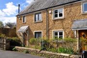 Finest Retreats - Hollies Cottage Oak 3 bed