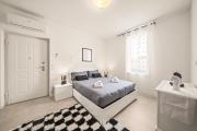 Villa Spiaggia Oro - 4 minute walk to the beach