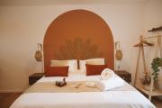 Appartement Suite Ananda, Spa Balnéo, Clim, piscine, vue lac, parking gratuit, cuisine tout équipée, wifi, refait à neuf tout confort, idéal pour une escapade détente
