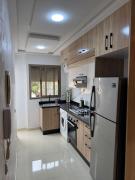Cozy modern apartment 3 min drive beach access