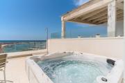 Top Leuca