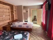 Delta 5, Nice 2-bedroom, 3 bed, free wifi