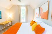 Stay at Golden Hour, Pool, Hot Tub, Sleeps 10 or more