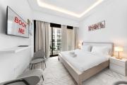 Free housekeeping visits during your stay - StayShort - Modern Studio in Meydan That Sleeps 2 with a Balcony