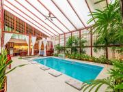 Uva Blue Villas - Pool House - AC, 3 Ensuite bedrooms, 8 guests, Koi Fish Pond
