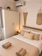 Cozy Boho Studio with Kitchenette & Bath