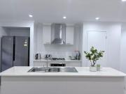 Bright and Stylish 4BR Guesthouse walk to Shops