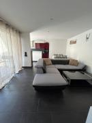 Appartement bien placé avec Clim et extérieur